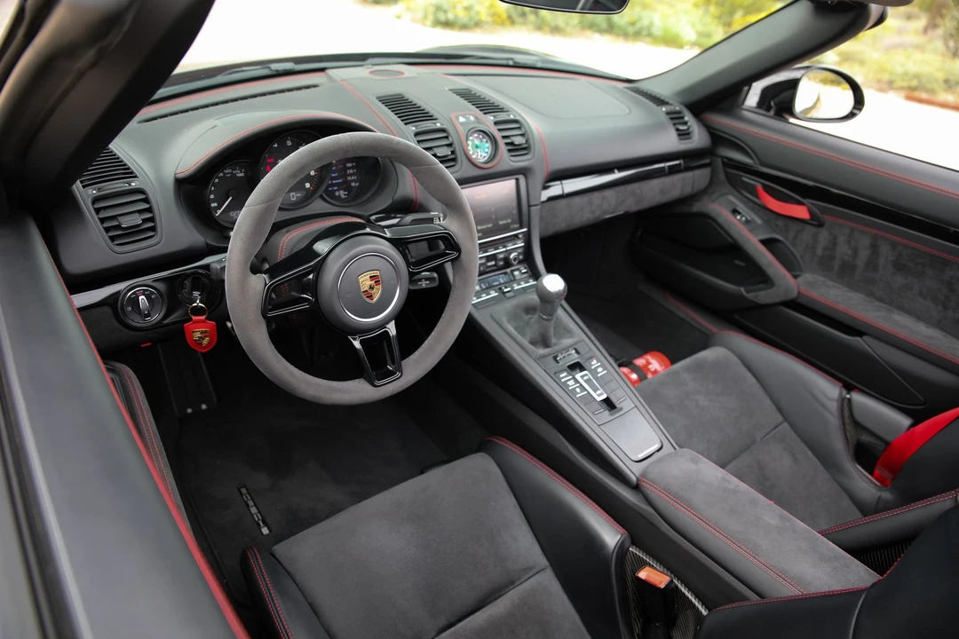 2016 Porsche 981 Boxster Spyder - Image 28 of 31