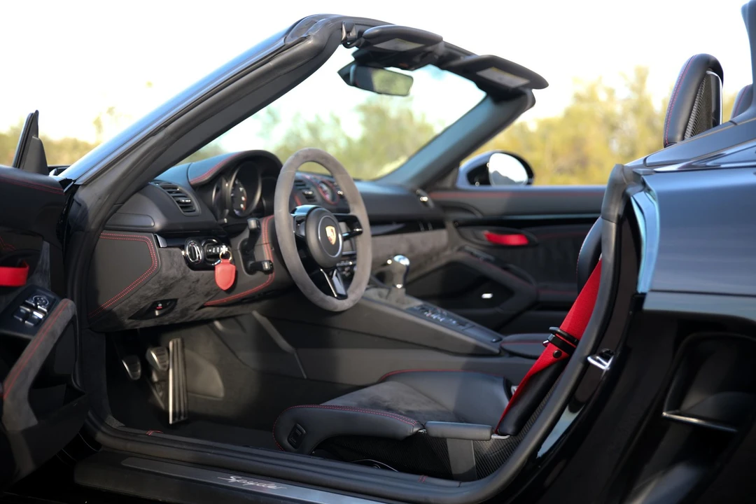 2016 Porsche 981 Boxster Spyder - Image 29 of 31