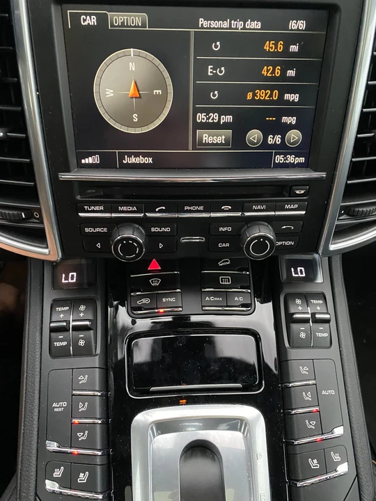 2016 Porsche 958 Cayenne S - Image 5 of 10