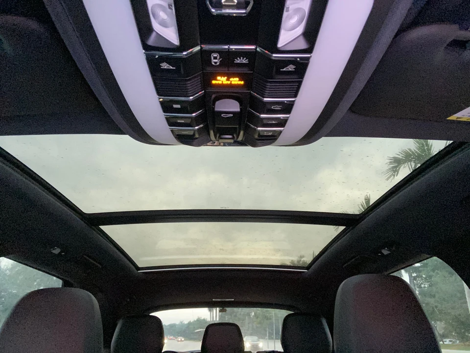 2016 Porsche 958 Cayenne S - Image 4 of 10