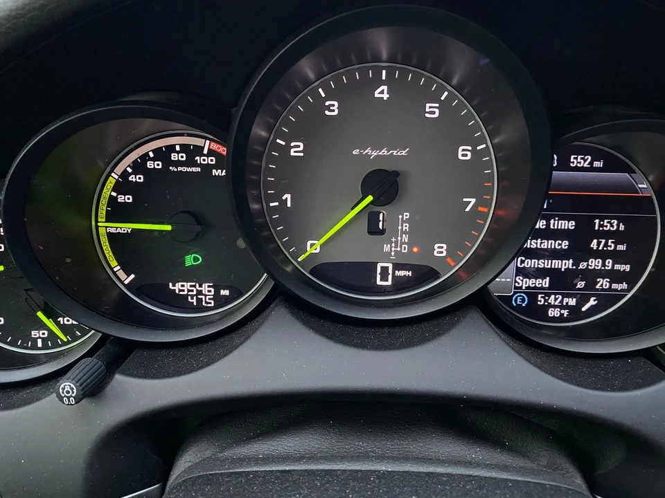 2016 Porsche 958 Cayenne S - Image 6 of 10