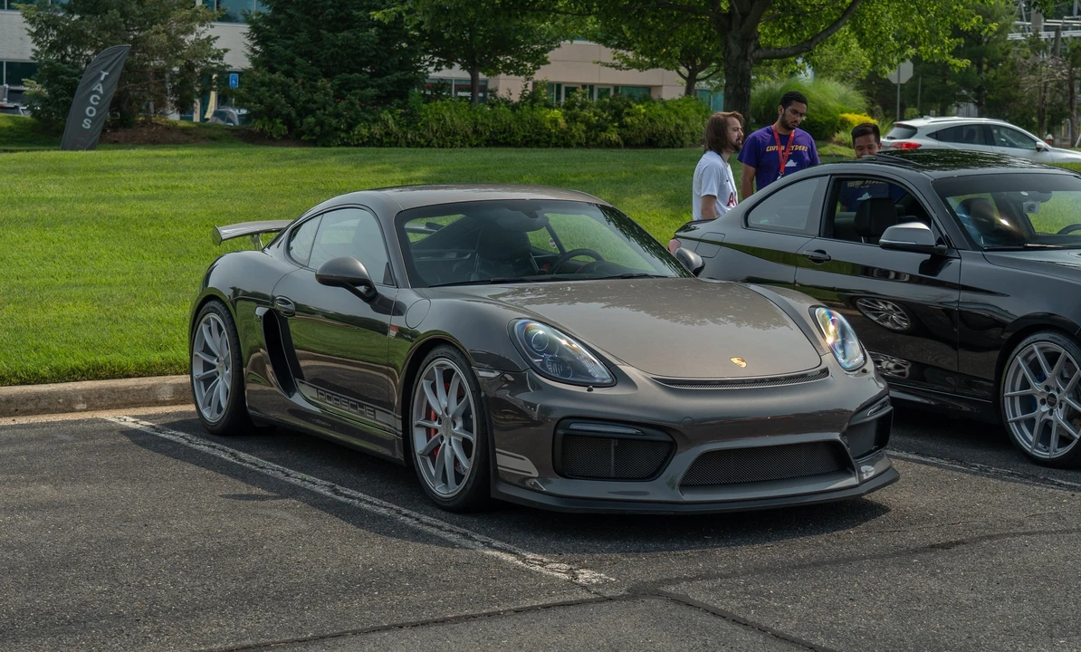 2016 Porsche 981 Cayman GT4 - Image 2 of 5