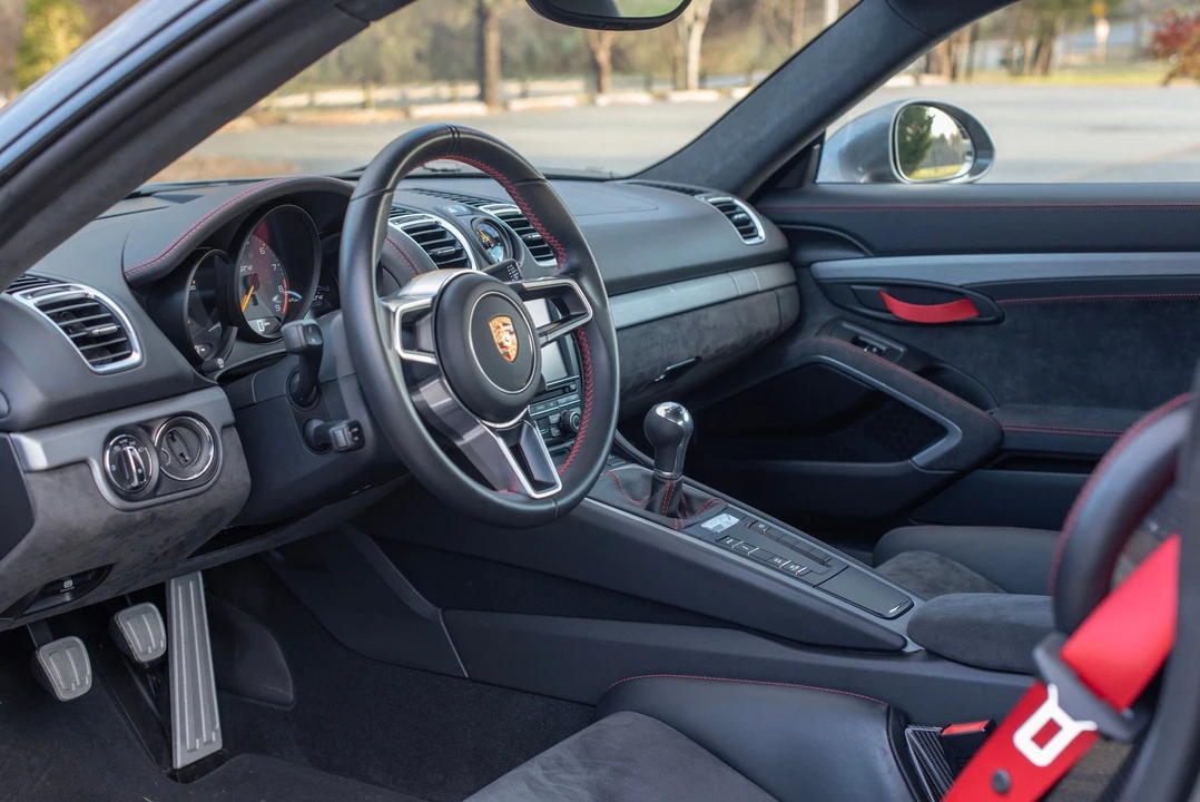 2016 Porsche 981 Cayman GT4 - Image 4 of 5