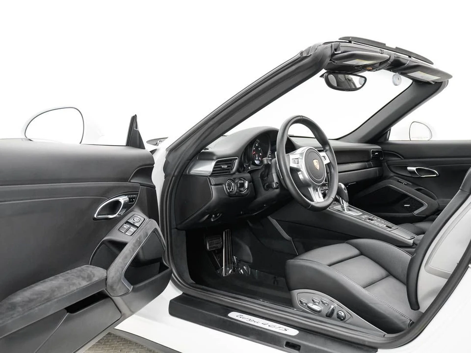 2016 Porsche 991 Targa 4 GTS - Image 9 of 31