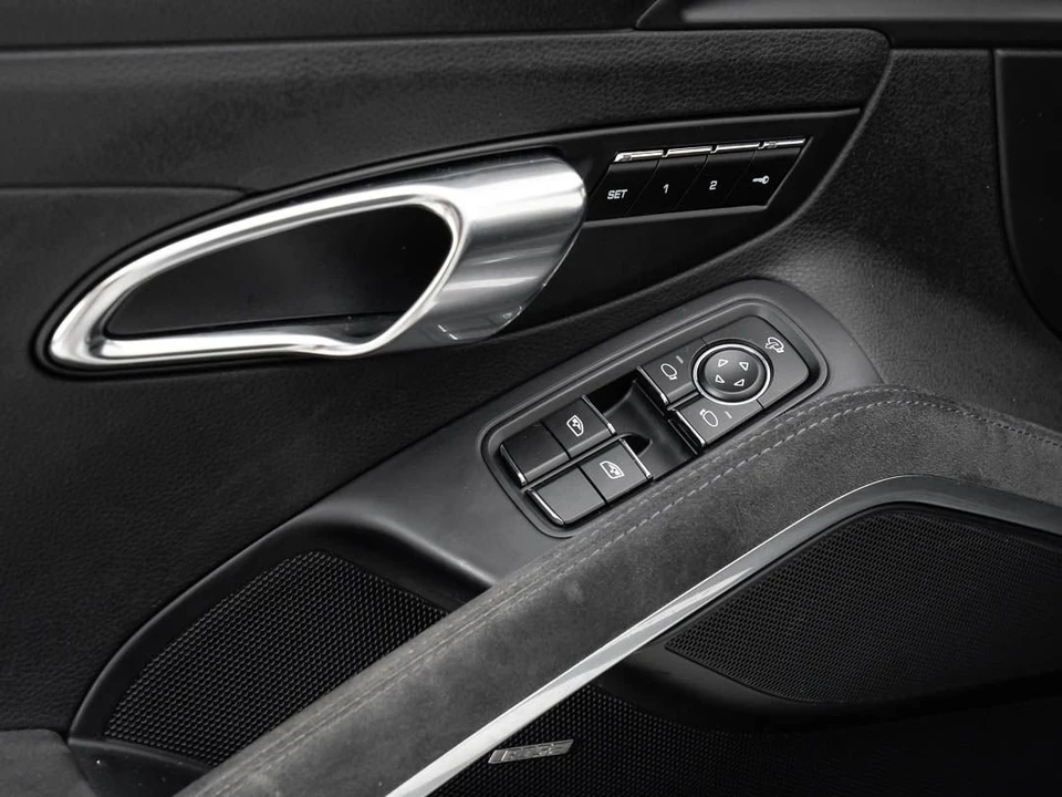 2016 Porsche 991 Targa 4 GTS - Image 10 of 31