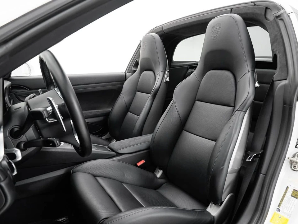 2016 Porsche 991 Targa 4 GTS - Image 13 of 31