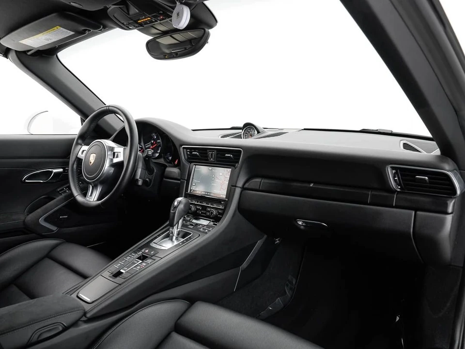 2016 Porsche 991 Targa 4 GTS - Image 25 of 31