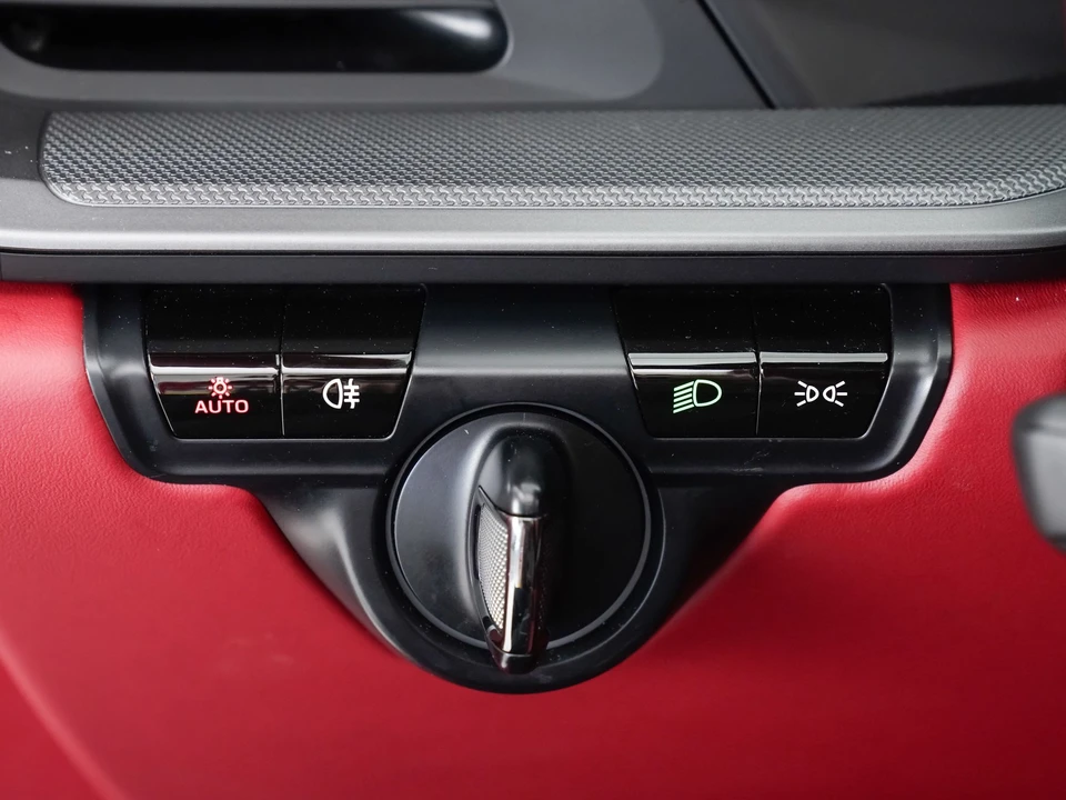 2021 Porsche 992 Targa 4 & 4S - Image 21 of 31
