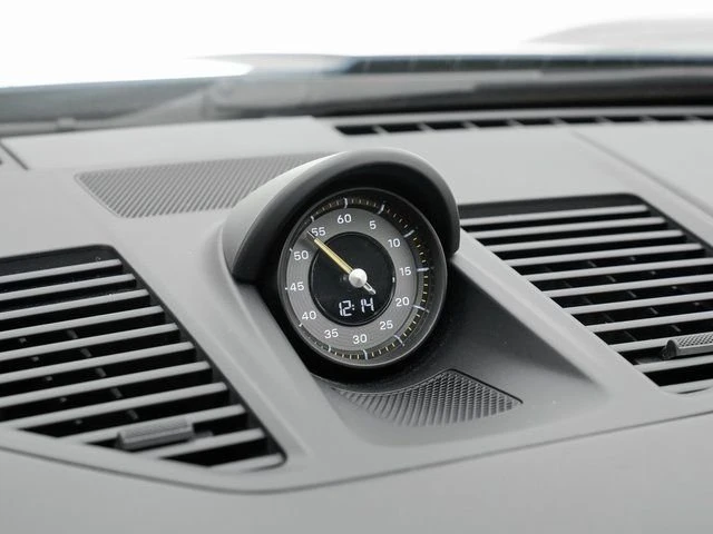 2022 Porsche 992 GT3 - Image 18 of 31