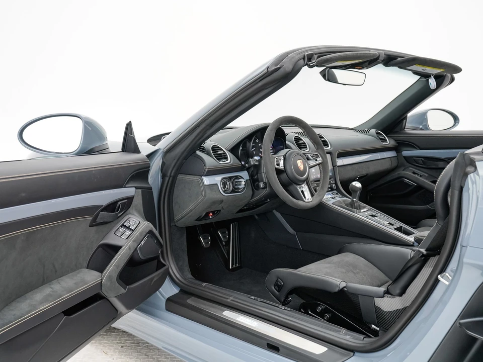 2023 Porsche 718 Boxster Spyder - Image 14 of 31