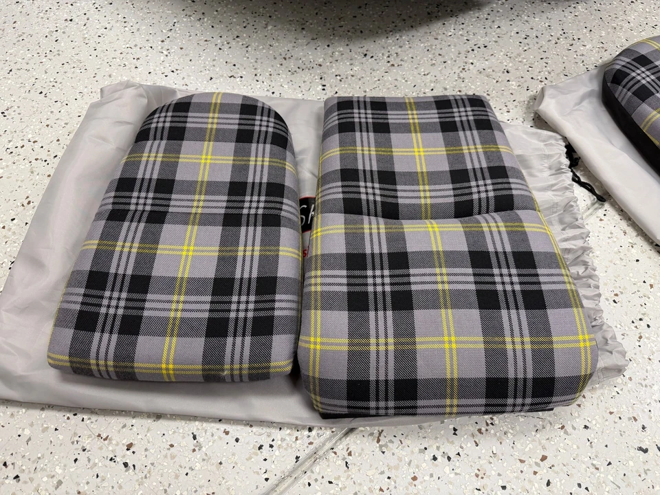 2017 Parts & Memorabilia Seats & Interior - Image 2 of 8