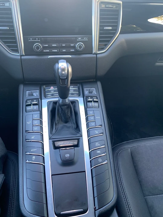 2018 Porsche Macan S - Image 9 of 12