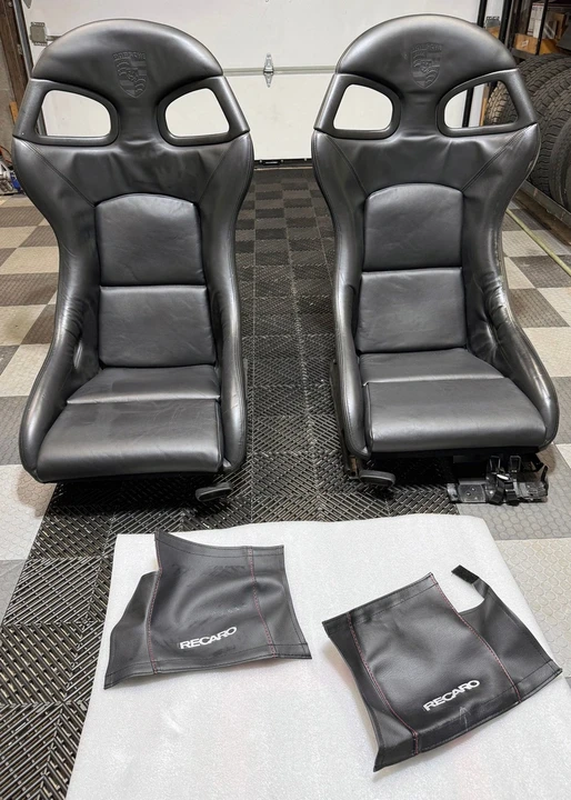 2003 Parts & Memorabilia Seats & Interior - Image 2 of 4