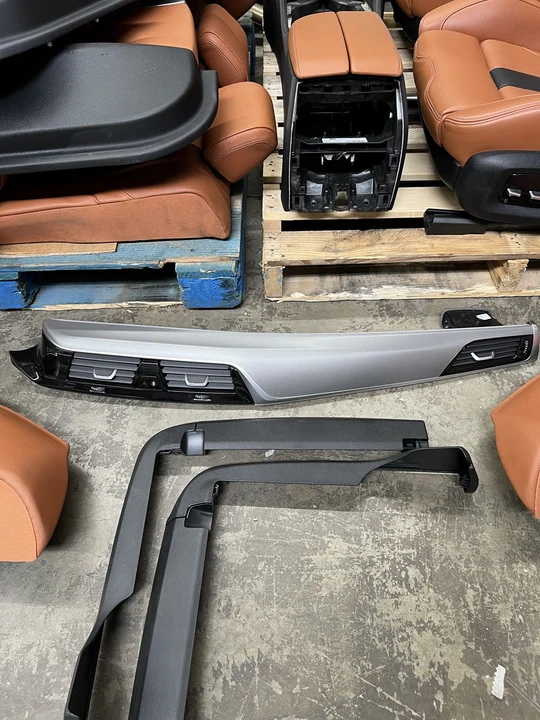 Parts & Memorabilia Seats & Interior - Image 3 of 6