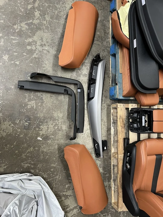 Parts & Memorabilia Seats & Interior - Image 2 of 6