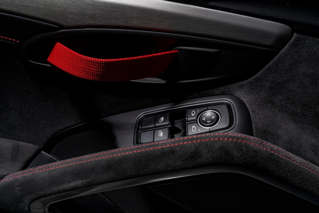 2016 Porsche 981 Cayman GT4 - Image 3 of 3