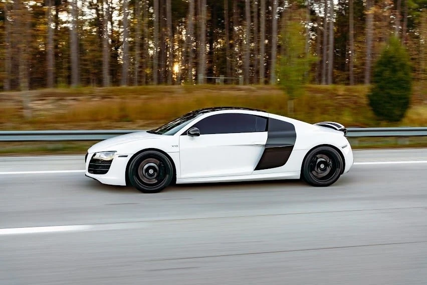 2011 Audi 42 R8 - Image 6 of 15