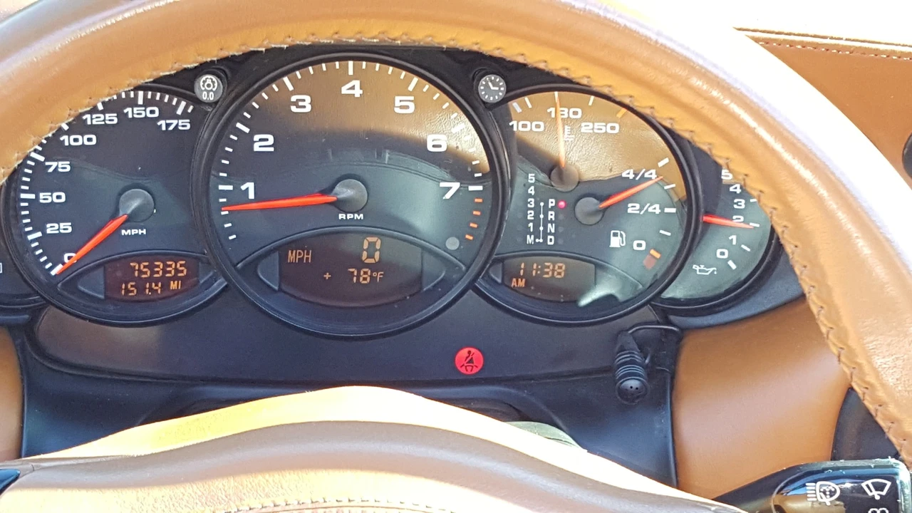 2001 Porsche 996 Carrera 4 - Image 7 of 10