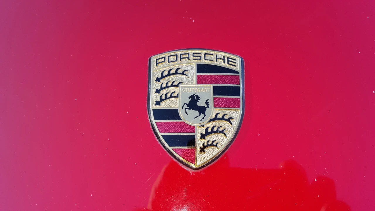 2001 Porsche 996 Carrera 4 - Image 10 of 10