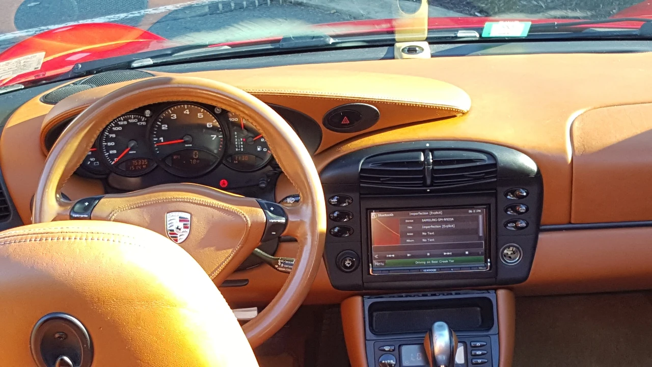 2001 Porsche 996 Carrera 4 - Image 6 of 10