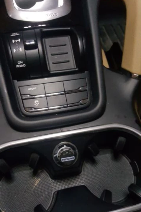 2015 Porsche 958 Cayenne Diesel - Image 4 of 4