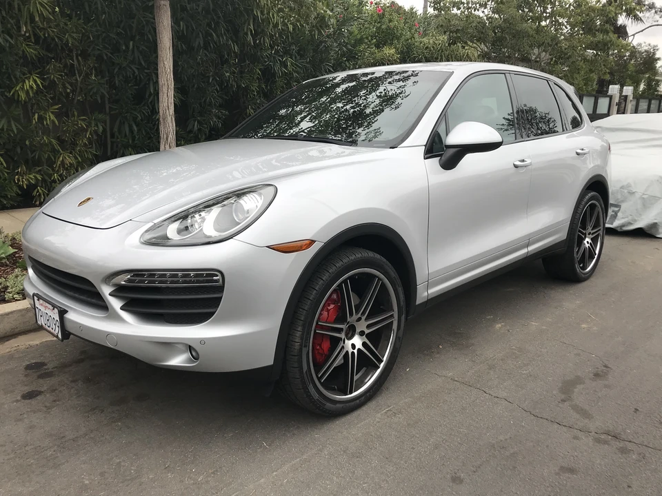 2011 Porsche 958 Cayenne S - Image 2 of 2