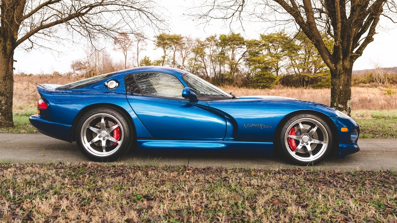 1996 Dodge Viper GTS 2nd Gen - Image 2 of 6