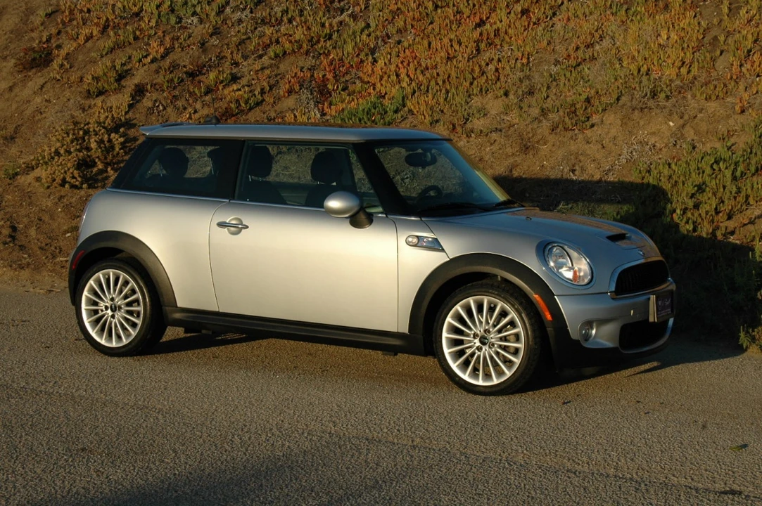 2007 Mini Mini Cooper S 1st Gen - Image 2 of 5