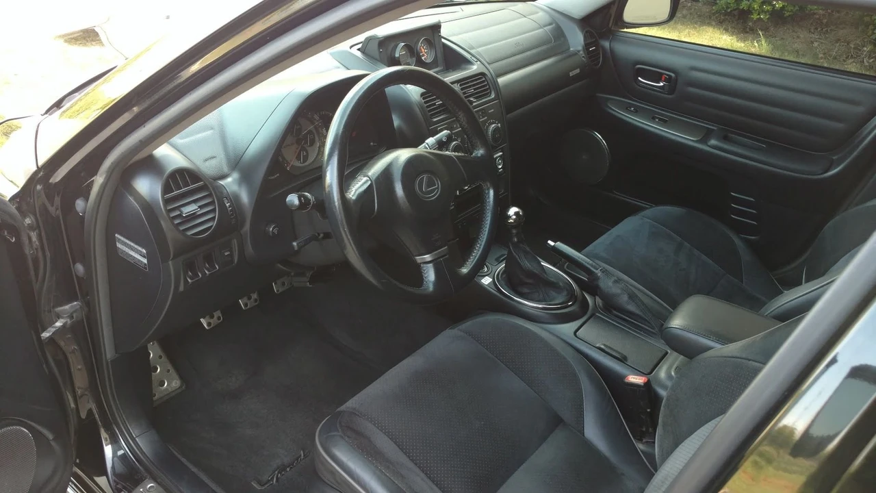 2002 Lexus IS 1st Gen - Image 6 of 11