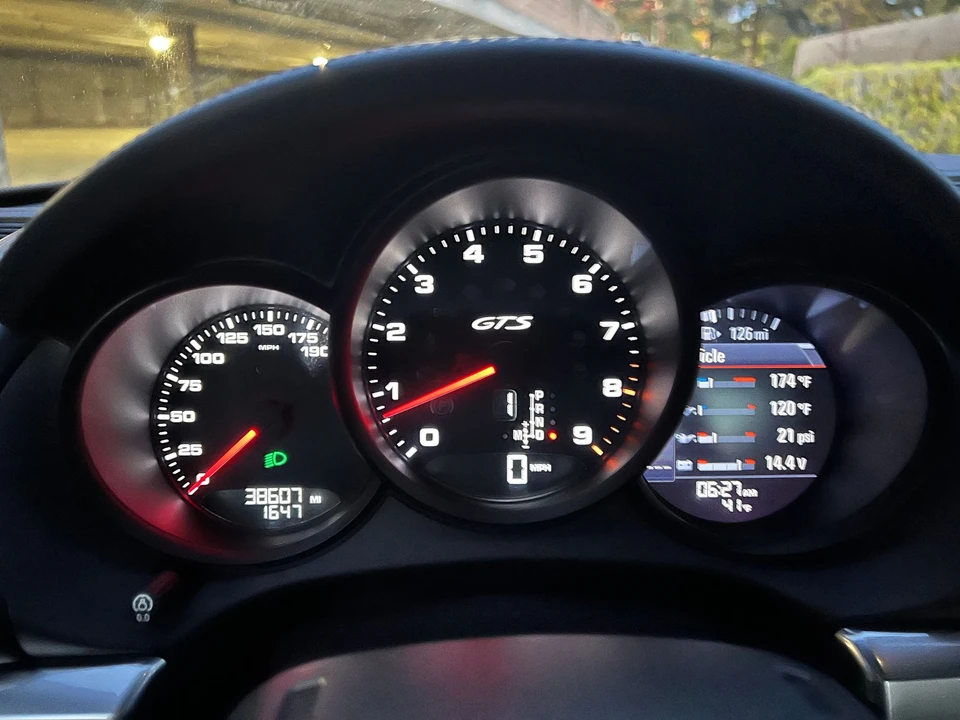 2015 Porsche 981 Cayman GTS - Image 10 of 31