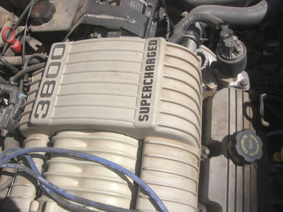 1995 Buick Riviera 8th Gen - Image 4 of 7