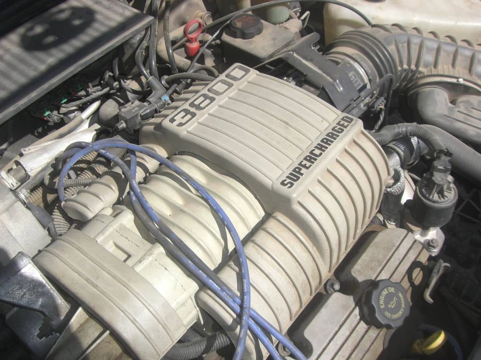 1995 Buick Riviera 8th Gen - Image 6 of 7