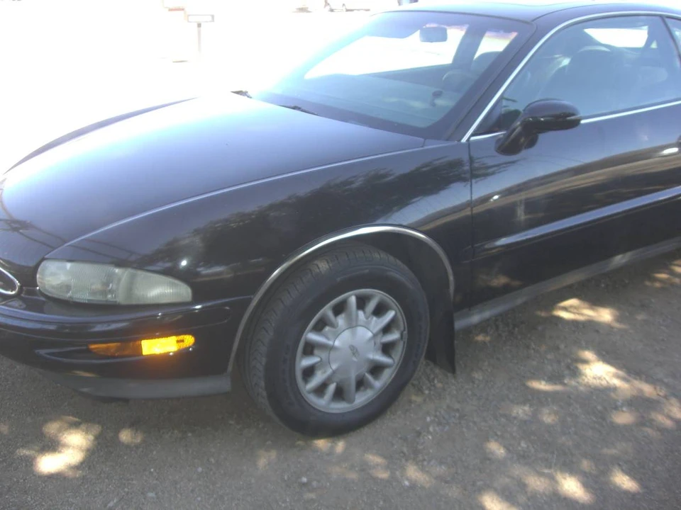 1995 Buick Riviera 8th Gen - Image 5 of 7