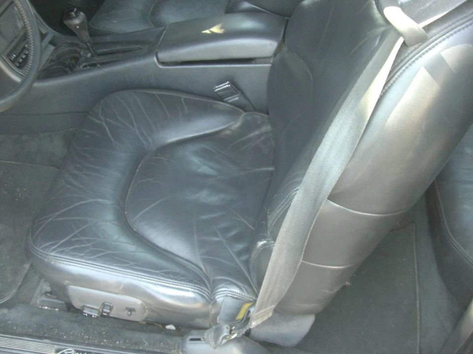 1995 Buick Riviera 8th Gen - Image 2 of 7