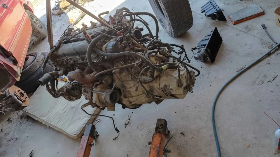 Parts & Memorabilia Engines - Image 2 of 4