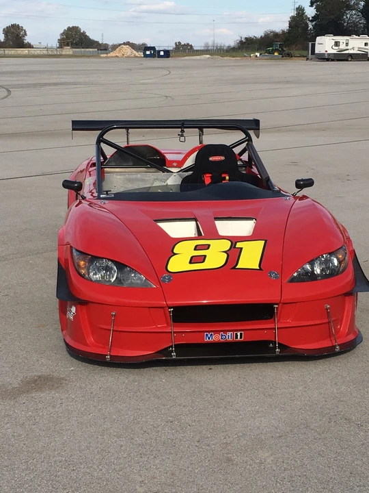Factory Five 818 - Image 2 of 31