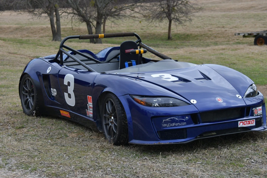 Factory Five 818 - Image 9 of 31