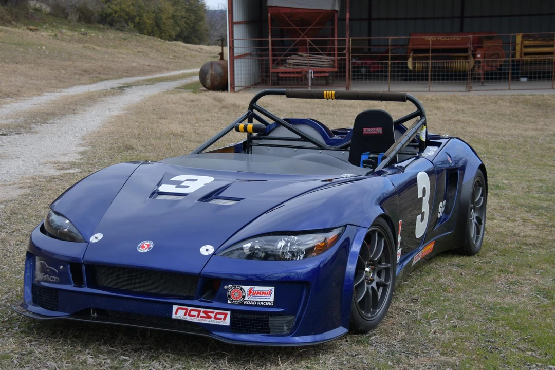 Factory Five 818 - Image 2 of 31