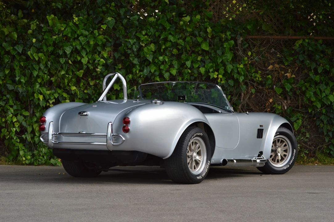 Shelby Cobra Replica - Image 7 of 31