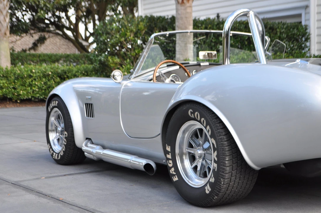 Shelby Cobra Replica - Image 25 of 31