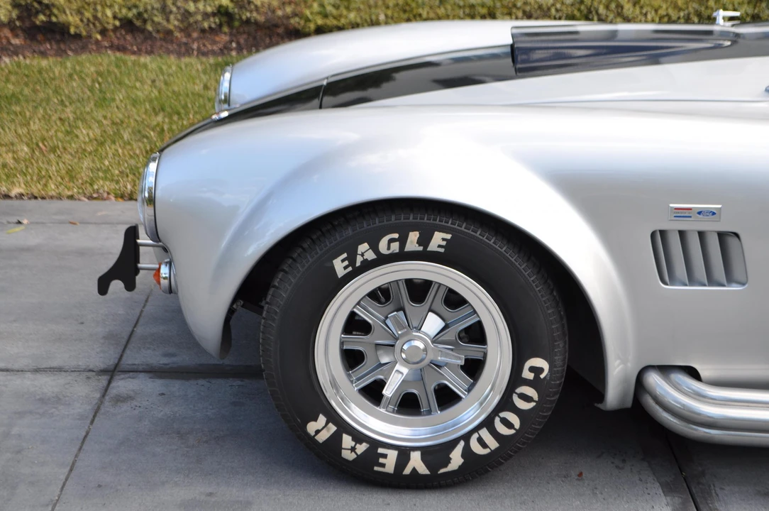 Shelby Cobra Replica - Image 23 of 31
