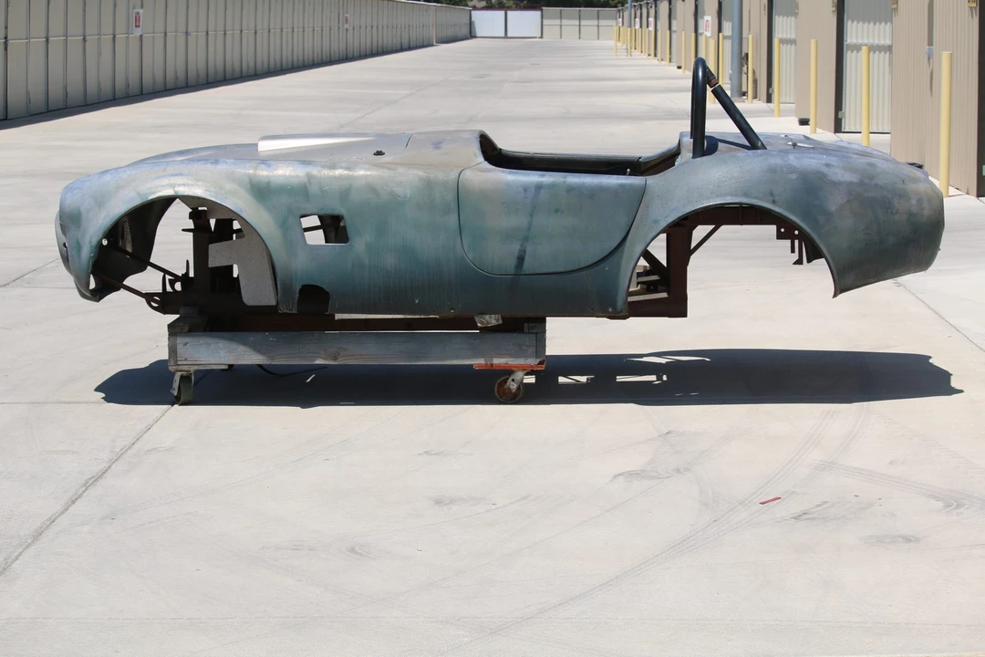Shelby Cobra Replica - Image 11 of 31