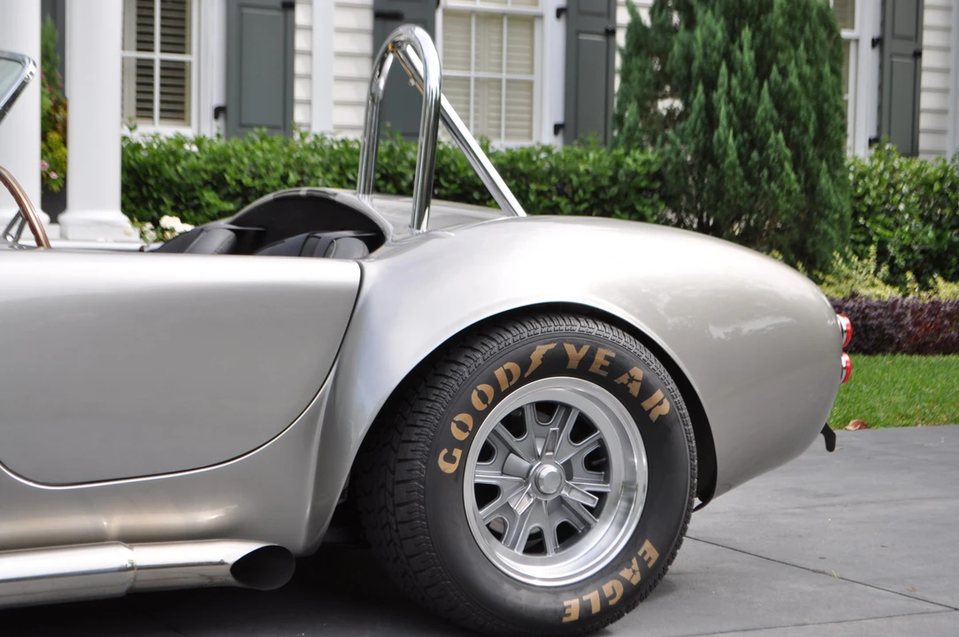Shelby Cobra Replica - Image 25 of 31