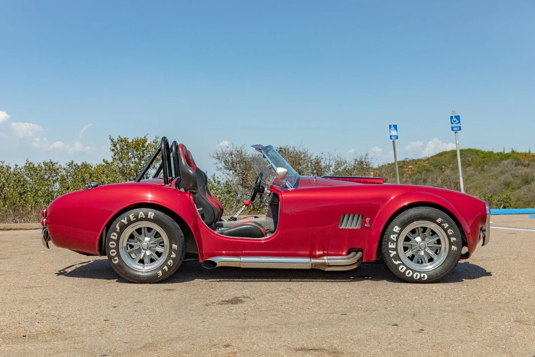 Shelby Cobra Replica - Image 8 of 31