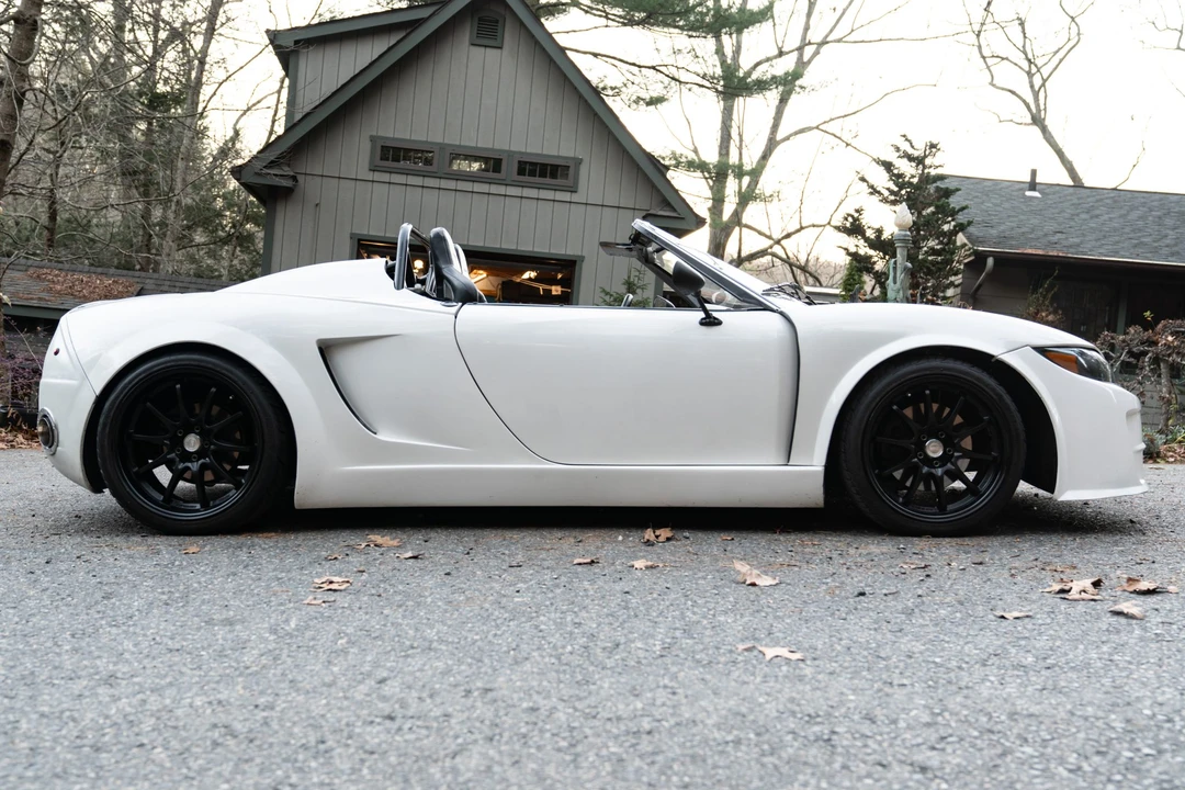 Factory Five 818 - Image 4 of 31