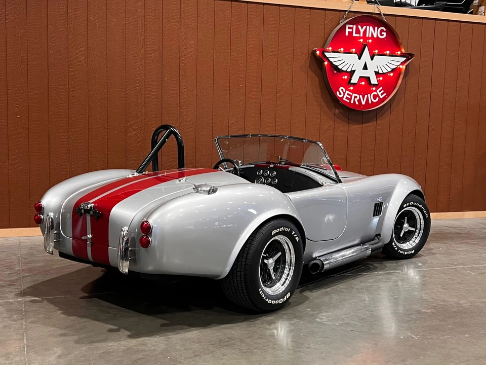 Shelby Cobra Replica - Image 9 of 31