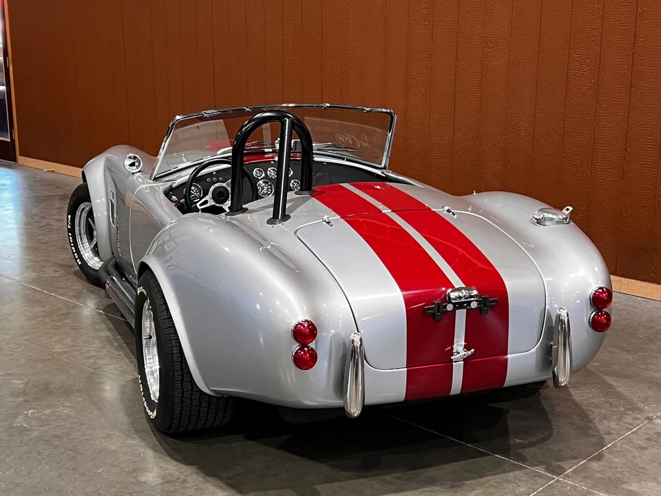 Shelby Cobra Replica - Image 11 of 31