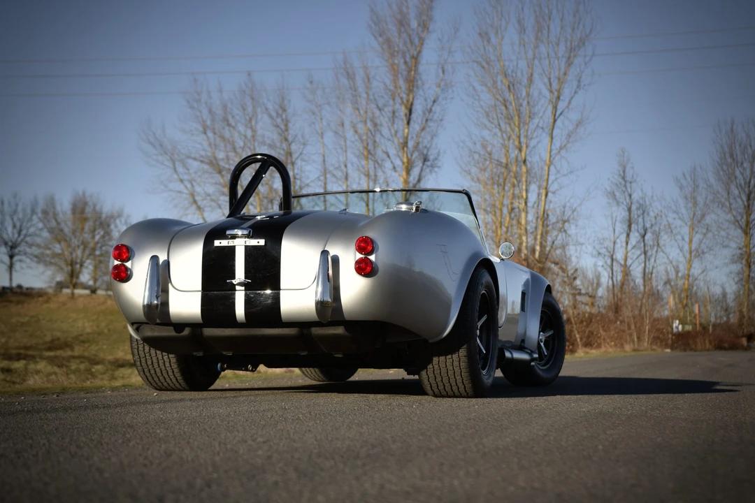 Shelby Cobra Replica - Image 27 of 31