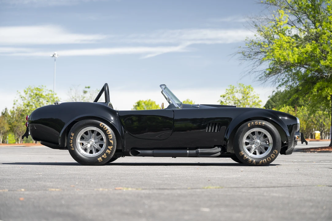 Shelby Cobra Replica - Image 8 of 31