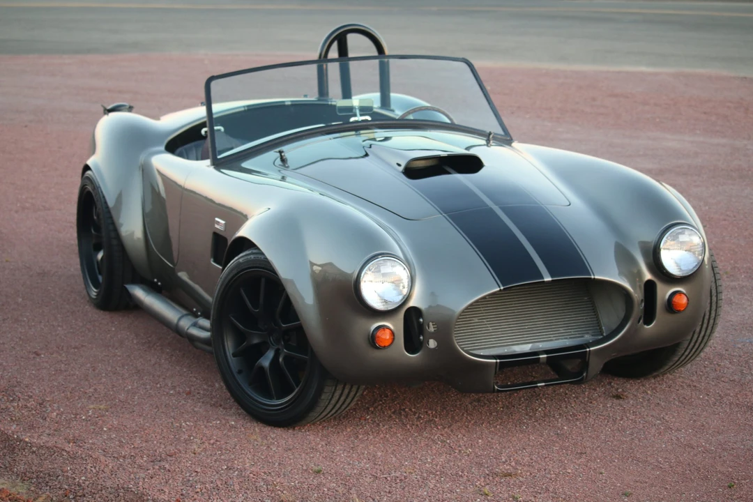 Shelby Cobra Replica - Image 8 of 31